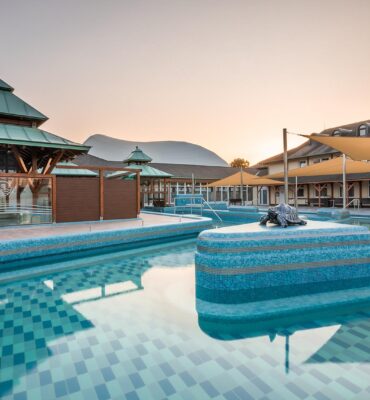 flexum-thermal-medence-teknos-szobor